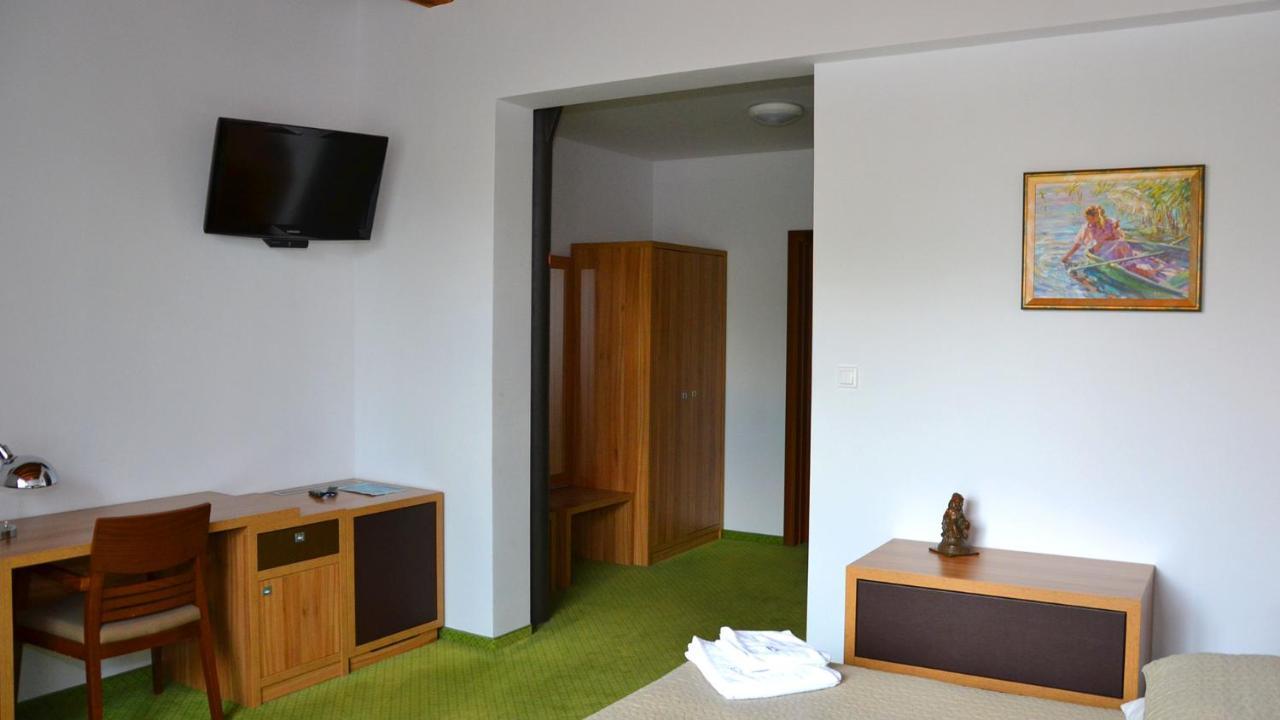 Tawerna Kaper Hotel Ilawa Exterior photo